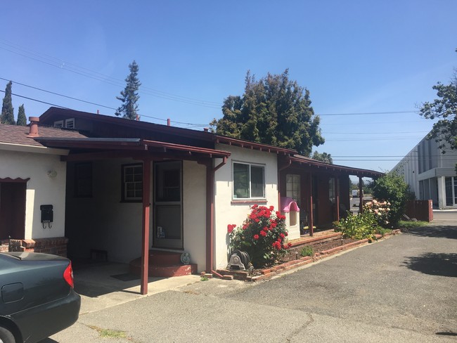 21335-21347 Hathaway Ave in Hayward, CA - Foto de edificio - Building Photo