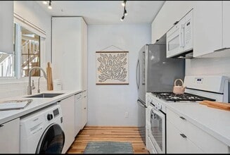 126 W Calle Crespis in Santa Barbara, CA - Building Photo - Building Photo