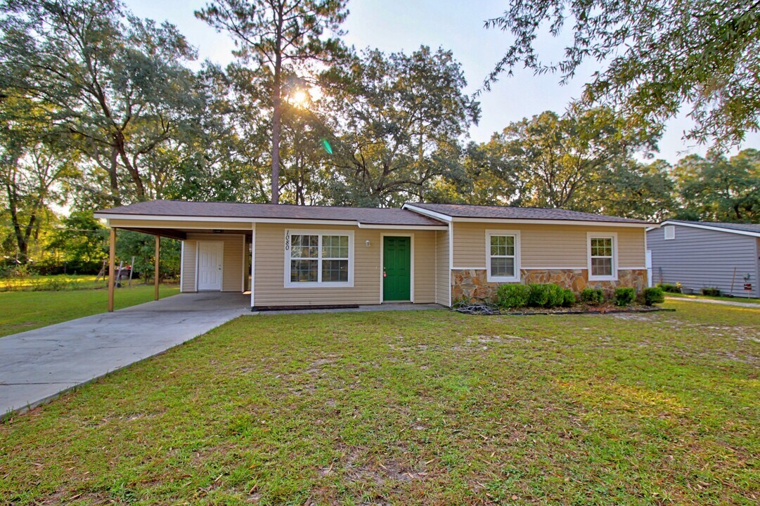 1080 Ricade Dr in Hinesville, GA - Building Photo