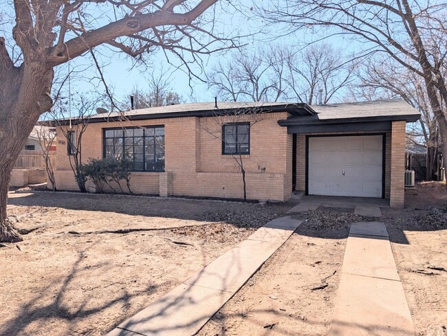 2421 31st St in Lubbock, TX - Building Photo - Building Photo