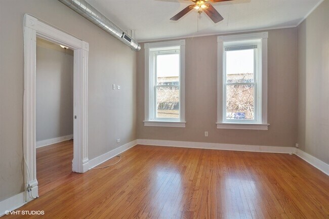 2248 N Southport Ave in Chicago, IL - Building Photo - Building Photo