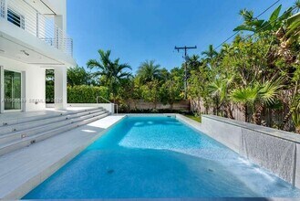 1325 Bay Dr in Miami Beach, FL - Building Photo - Building Photo
