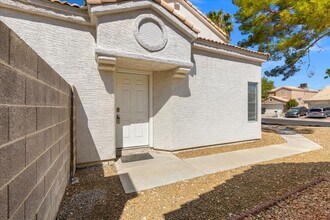 1653 Autumn Rust Dr in Las Vegas, NV - Building Photo - Building Photo