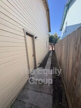 2408 W Packwood Dr in Visalia, CA - Building Photo - Building Photo