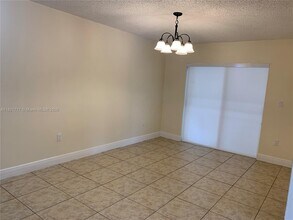 545 W 79th Pl in Hialeah, FL - Building Photo - Building Photo