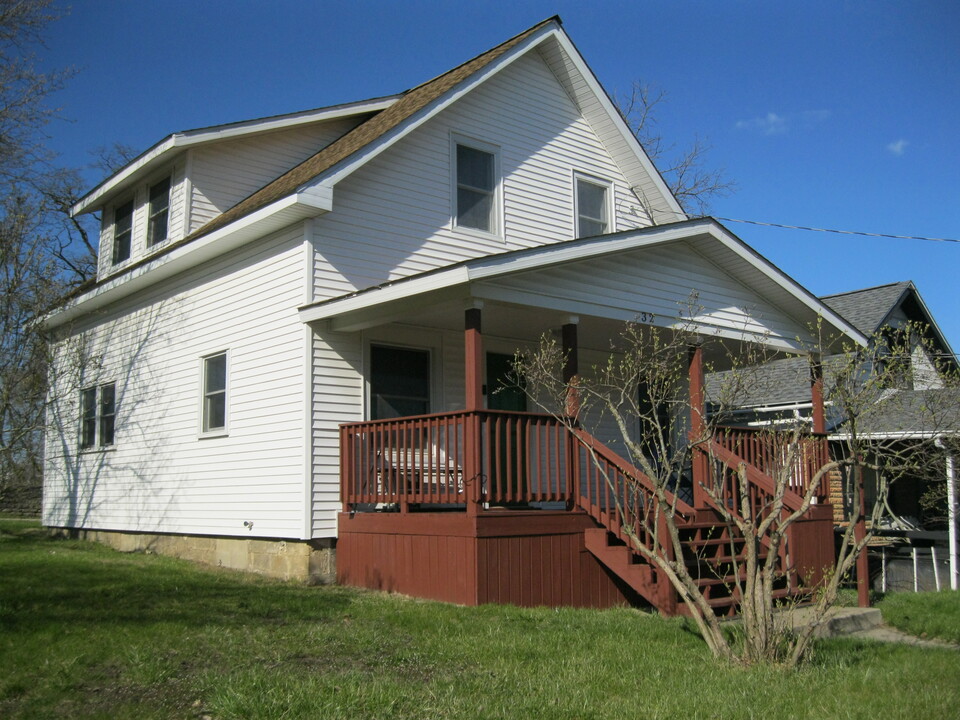 32 Goguac St W, Unit 1 in Battle Creek, MI - Foto de edificio