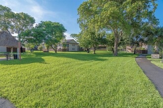 11209 SW 88th St in Miami, FL - Building Photo - Building Photo