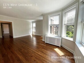 1376 W Greenleaf Ave in Chicago, IL - Building Photo - Building Photo