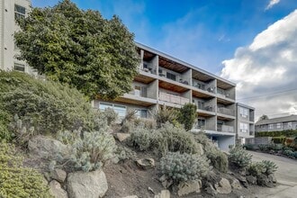 Alaska 45 in Seattle, WA - Foto de edificio - Building Photo