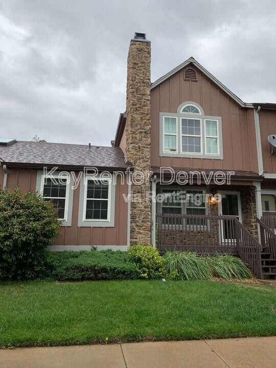 1217 S Flower Cir in Lakewood, CO - Building Photo