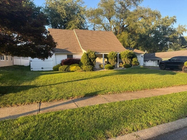 property at 28 Irongate Ln