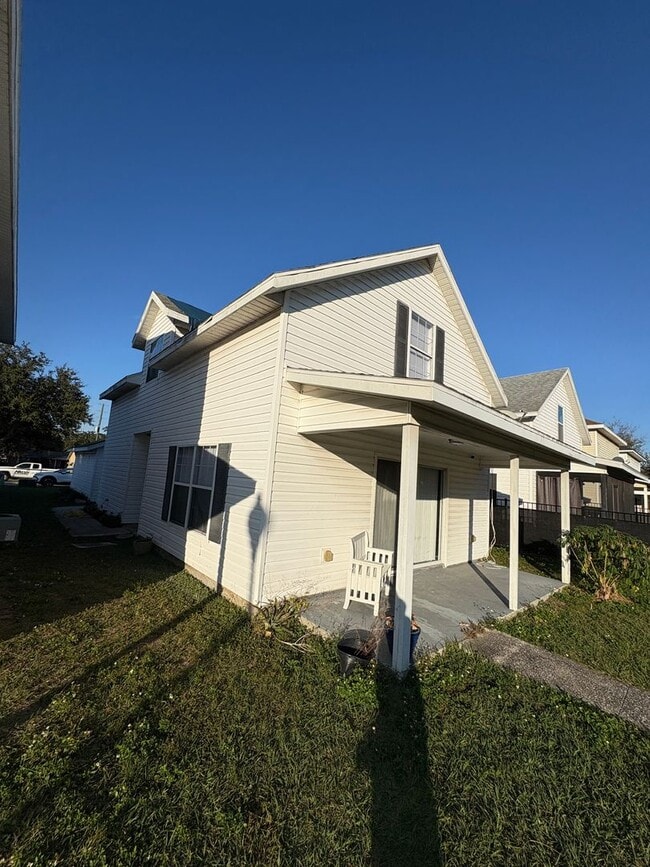 1086 Park Central Cir in Groveland, FL - Building Photo - Building Photo