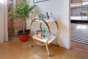 527 St Joseph St in New Orleans, LA - Building Photo