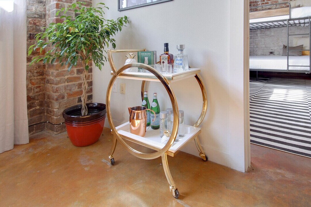 527 St Joseph St in New Orleans, LA - Building Photo