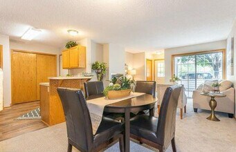 12756 Edgewater Path in Apple Valley, MN - Building Photo - Building Photo