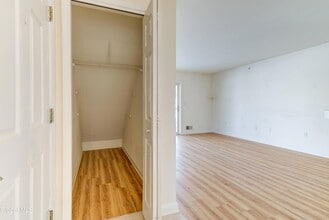 906 Heritage Way, Unit 906 in Wilton, NY - Foto de edificio - Building Photo