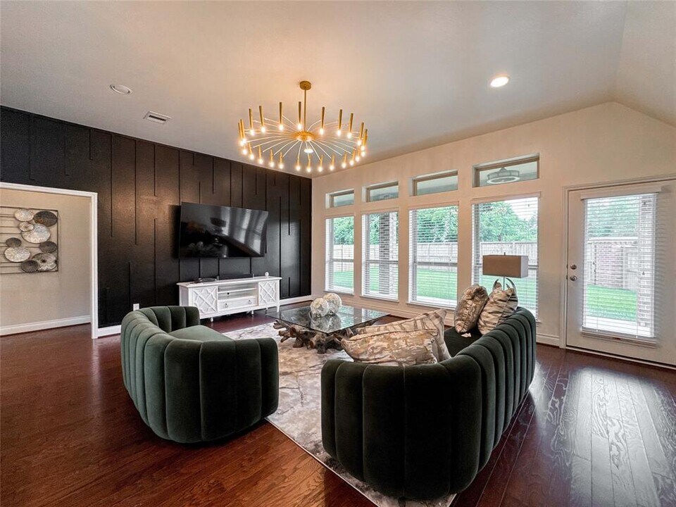 10702 Longpoint Path in Missouri City, TX - Building Photo