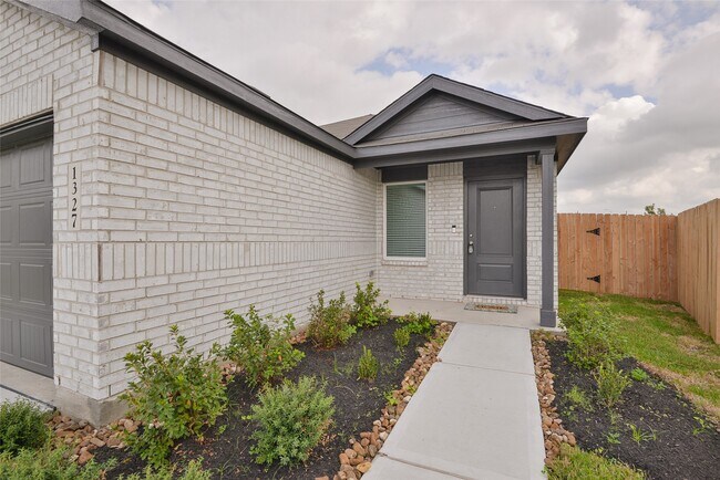 1327 Tanner Dell Dr in Crosby, TX - Building Photo - Building Photo