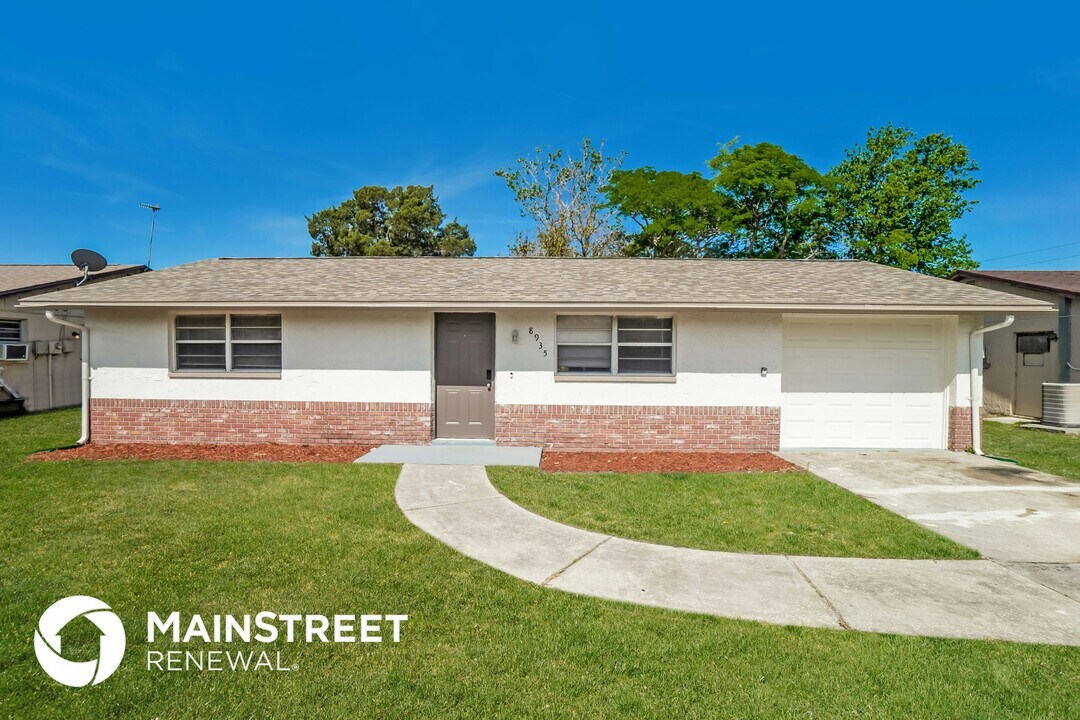 8935 Cairo Ln in Port Richey, FL - Building Photo