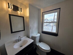 2002 Spring St in Pittsburgh, PA - Building Photo - Building Photo