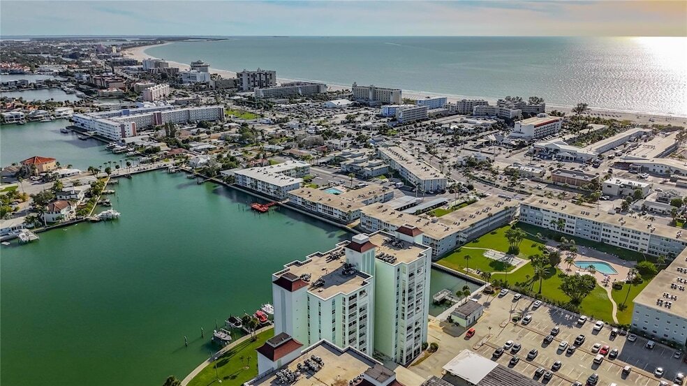 400 64th Ave, Unit 1204 in St Pete Beach, FL - Foto de edificio