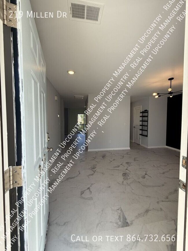 219 Millen Dr in Woodruff, SC - Building Photo - Building Photo