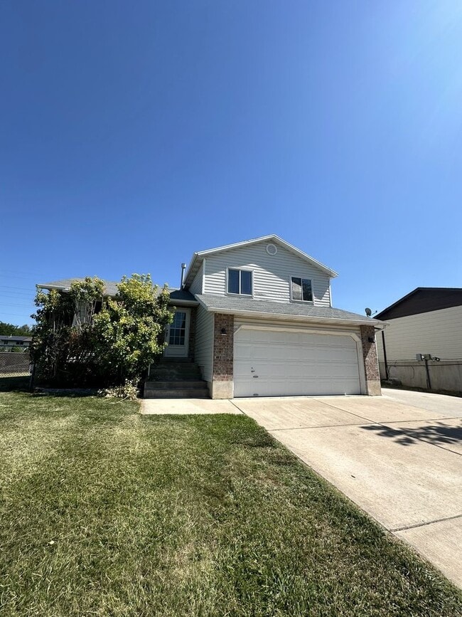 2218 S 150 W in Clearfield, UT - Building Photo - Building Photo