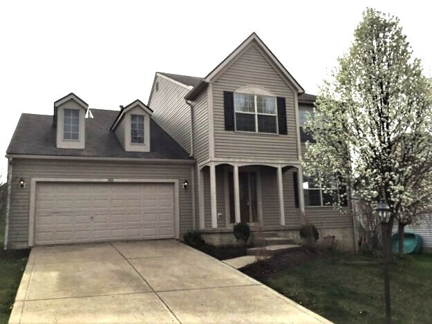 180 Shaleridge Dr in Pataskala, OH - Building Photo