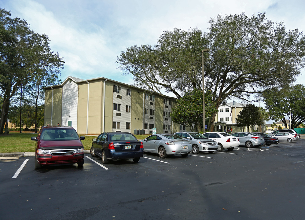 Sterling Place in Lakeland, FL - Building Photo