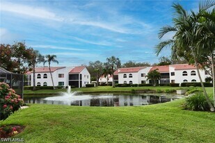 549 Beachwalk Cir in Naples, FL - Building Photo