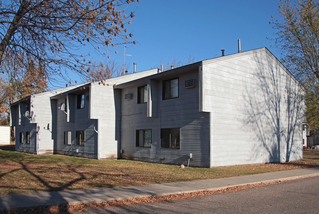 Clinic View Apartments in Watertown, MN - Building Photo