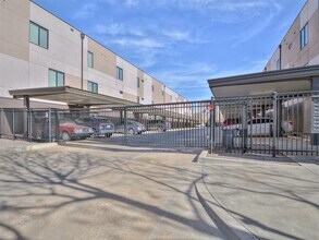 627 Couch Dr in Oklahoma City, OK - Building Photo - Building Photo