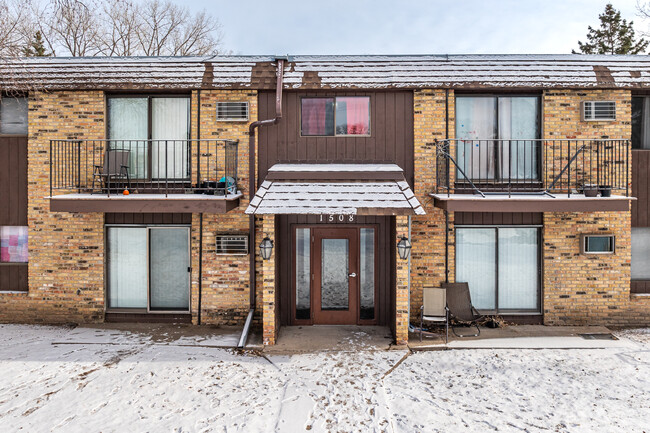 Allen Avenue in West St. Paul, MN - Foto de edificio - Building Photo