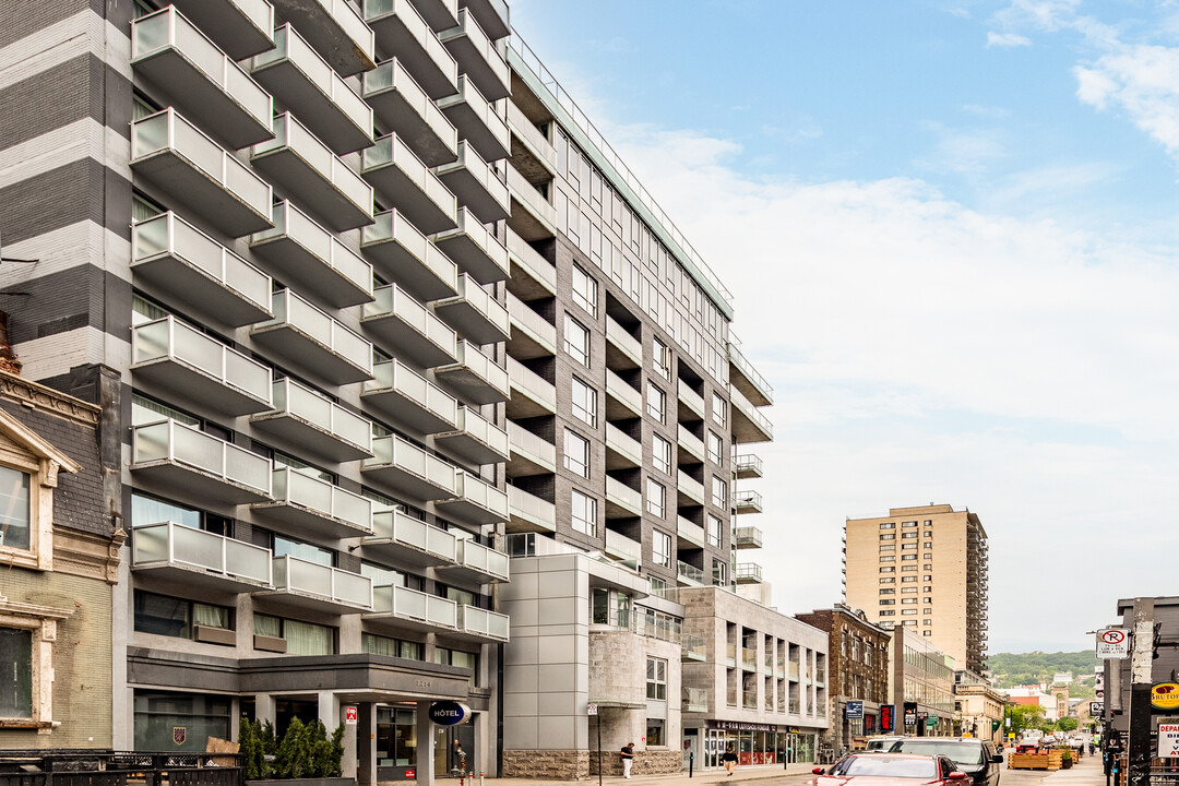 Les Condos Crescent in Montréal, QC - Building Photo