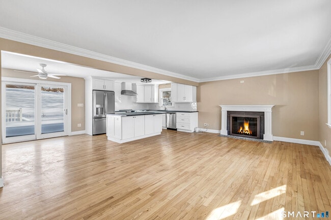 139 Walnut Tree Hill Rd in Shelton, CT - Building Photo - Building Photo