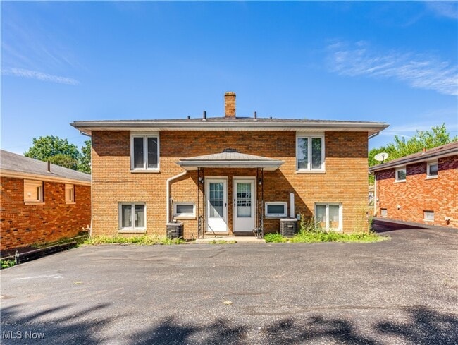 1038 Saxon Ave in Akron, OH - Building Photo - Building Photo