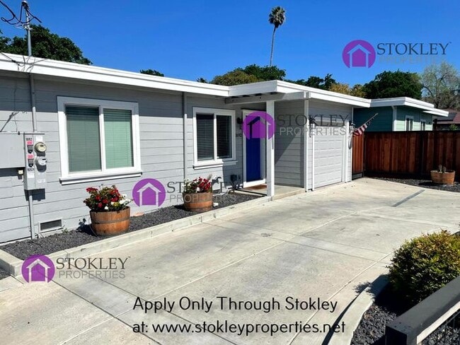 property at 1692 Oak Park Blvd