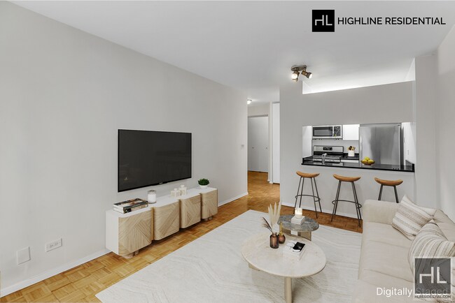 250 E 40th St in New York, NY - Building Photo - Building Photo