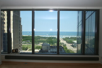 60 E Monroe St, Unit 1807A in Chicago, IL - Building Photo - Building Photo