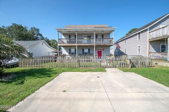 907 Cedar St in Beaufort, NC - Building Photo - Building Photo