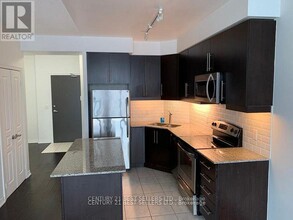 223-2223 Webb Dr in Mississauga, ON - Building Photo - Building Photo