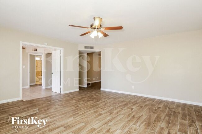 4527 W Mountain View Rd in Glendale, AZ - Foto de edificio - Building Photo
