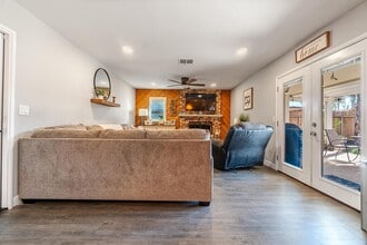 1741 McComb Ave in Porterville, CA - Foto de edificio - Building Photo