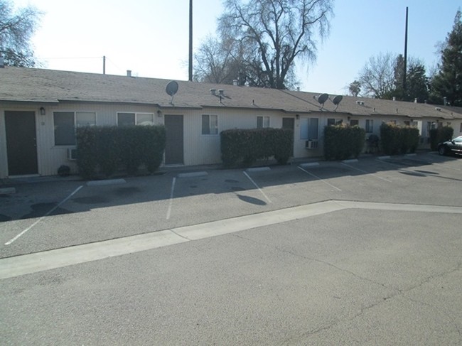 125 S Bollinger St in Visalia, CA - Building Photo - Building Photo