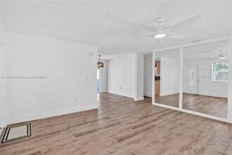685 W 35th St in Hialeah, FL - Building Photo - Building Photo