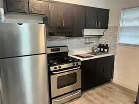 122 Woodland Ave in Yonkers, NY - Building Photo
