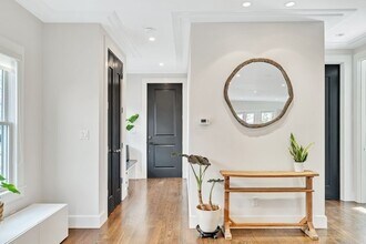 71 Babcock St, Unit 10 in Brookline, MA - Building Photo - Building Photo