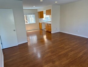 2103 Carnegie Ln, Unit #1 in Redondo Beach, CA - Building Photo - Building Photo