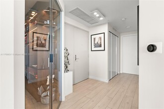 488 NE 18th St, Unit 715 in Miami, FL - Building Photo - Building Photo