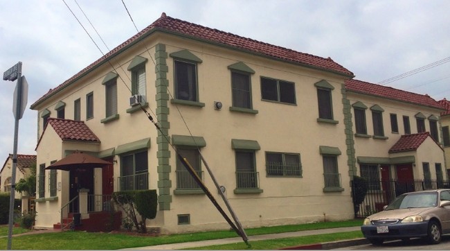 2801 S Bronson Ave in Los Angeles, CA - Building Photo - Building Photo